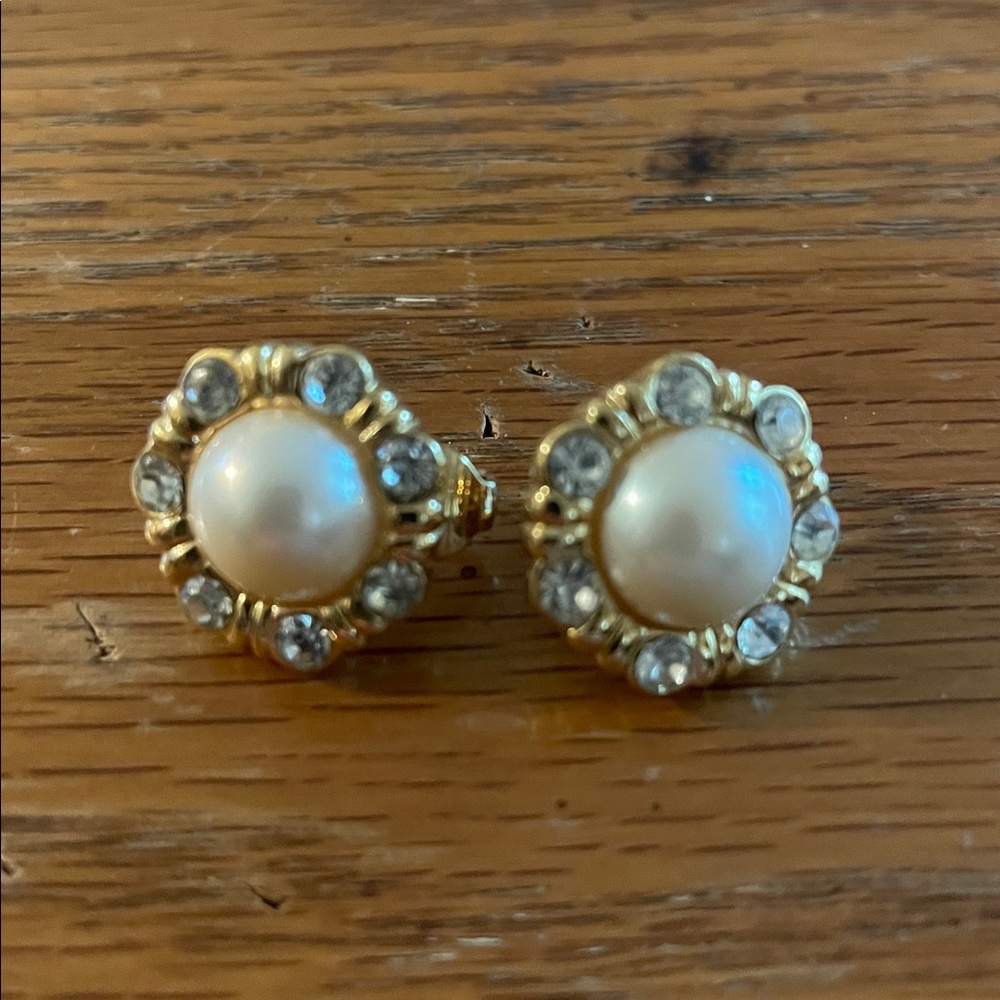 Trifari Jewelry Earrings Goldtone with pearl